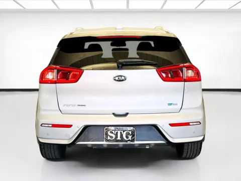 More photos of 2018 Kia Niro Touring at KarGenie, CA