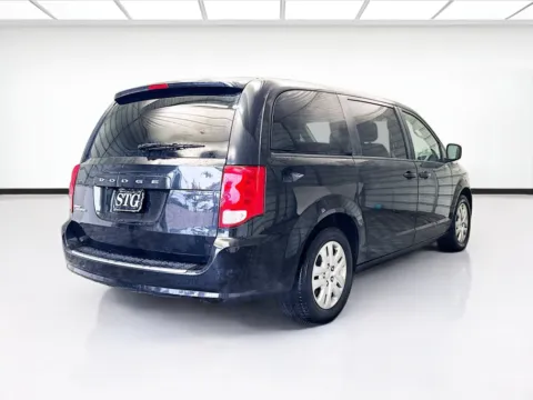 More photos of 2020 Dodge Grand Caravan SE at KarGenie, CA