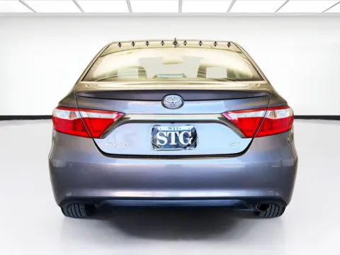 More photos of 2016 Toyota Camry SE at KarGenie, CA