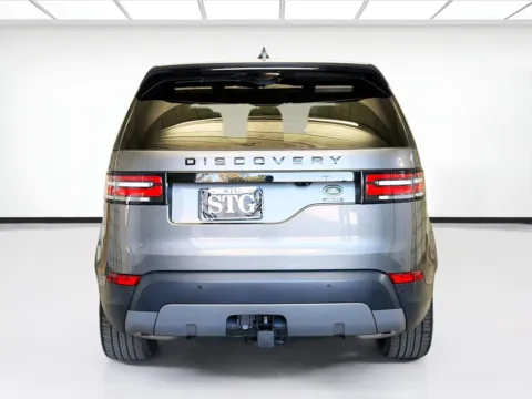 More photos of 2017 Land Rover Discovery HSE Luxury at KarGenie, CA