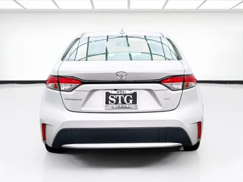 More photos of 2021 Toyota Corolla LE at KarGenie, CA