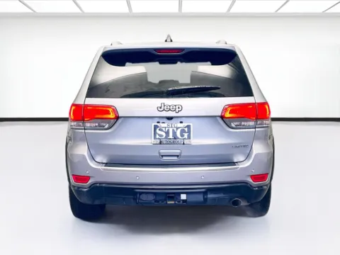 More photos of 2017 Jeep Grand Cherokee Limited at KarGenie, CA