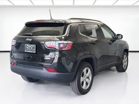 More photos of 2020 Jeep Compass Latitude at KarGenie, CA