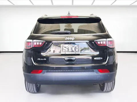 More photos of 2020 Jeep Compass Latitude at KarGenie, CA