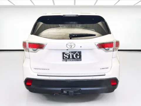 More photos of 2015 Toyota Highlander Limited at KarGenie, CA