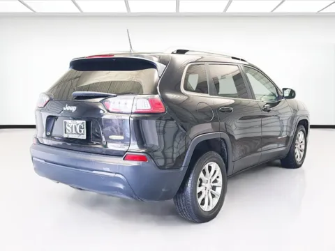 More photos of 2019 Jeep Cherokee Latitude at KarGenie, CA