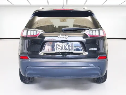 More photos of 2019 Jeep Cherokee Latitude at KarGenie, CA