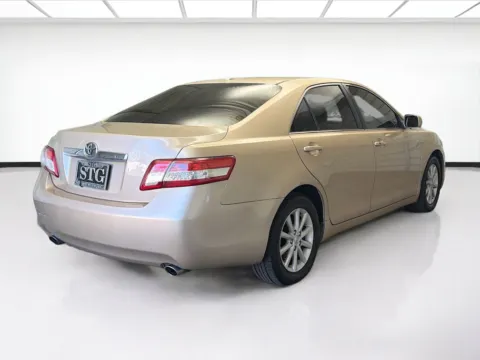 More photos of 2010 Toyota Camry SE at KarGenie, CA