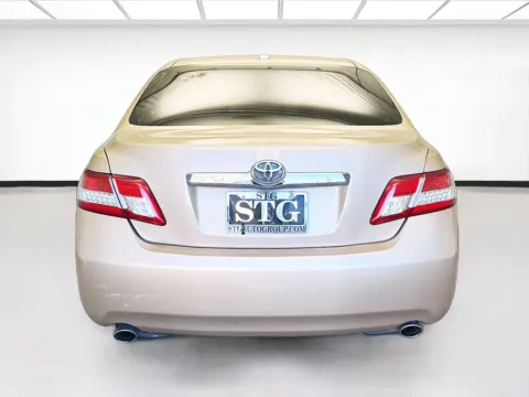 More photos of 2010 Toyota Camry SE at KarGenie, CA