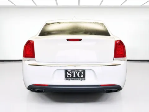 More photos of 2018 Chrysler 300 Touring at KarGenie, CA