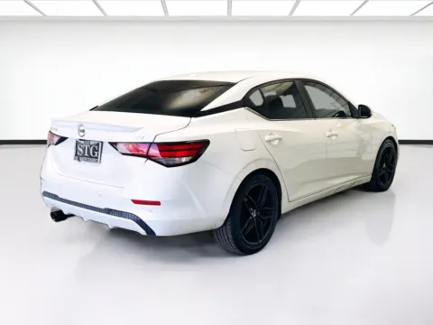 More photos of 2020 Nissan Sentra SV at KarGenie, CA