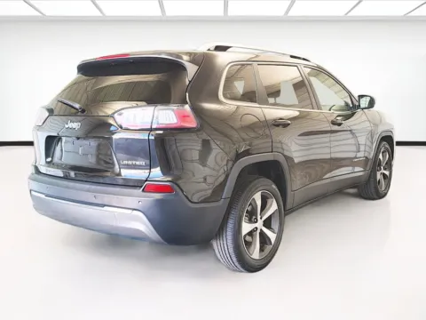 More photos of 2020 Jeep Cherokee Limited at KarGenie, CA