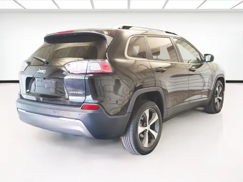 More photos of 2020 Jeep Cherokee Limited at KarGenie, CA