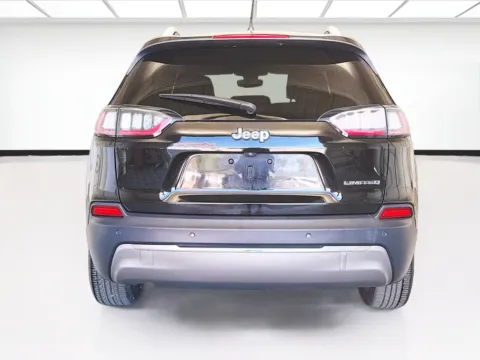 More photos of 2020 Jeep Cherokee Limited at KarGenie, CA