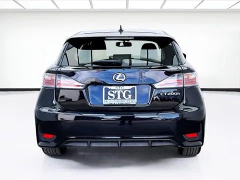 More photos of 2016 Lexus CT 200h Hybrid at KarGenie, CA