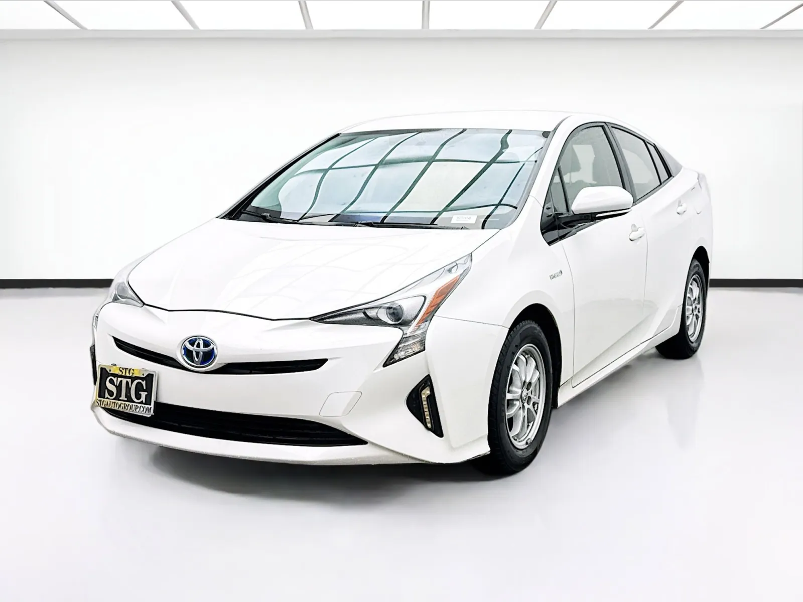 White 2016 Toyota Prius Four for sale in Montclair, CA