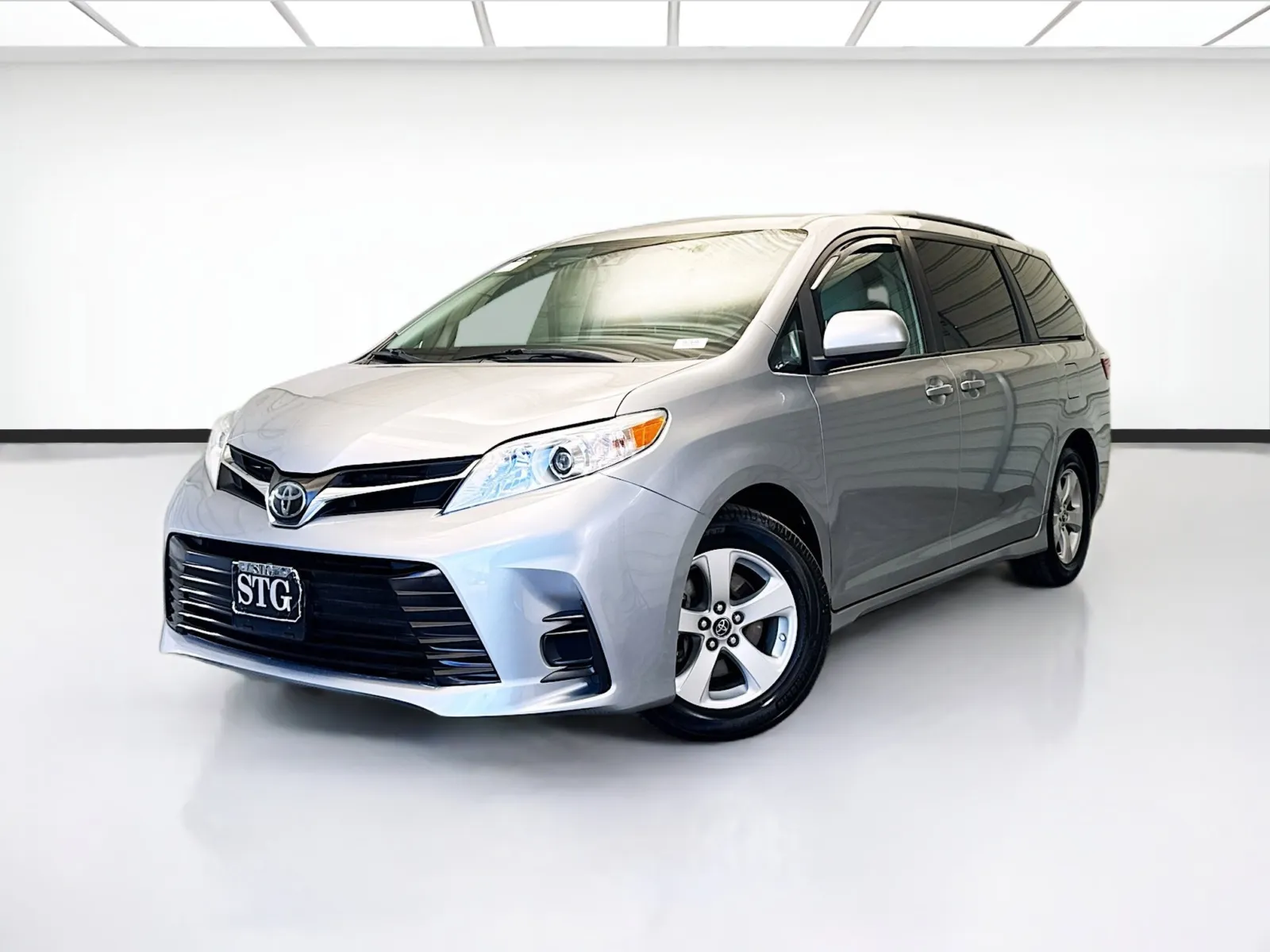 Silver 2018 Toyota Sienna LE for sale in Montclair, CA