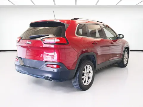 More photos of 2017 Jeep Cherokee Latitude at KarGenie, CA