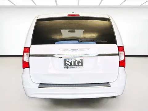 More photos of 2016 Chrysler Town & Country Touring at KarGenie, CA