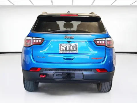 More photos of 2018 Jeep Compass Trailhawk at KarGenie, CA