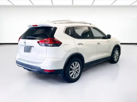 More photos of 2020 Nissan Rogue SV at KarGenie, CA