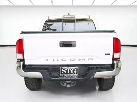 More photos of 2017 Toyota Tacoma SR5 at KarGenie, CA