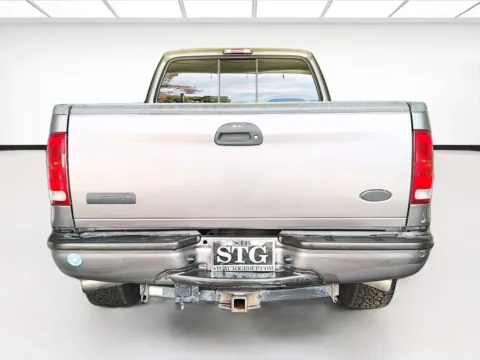 More photos of 2006 Ford Super Duty F-250 at KarGenie, CA