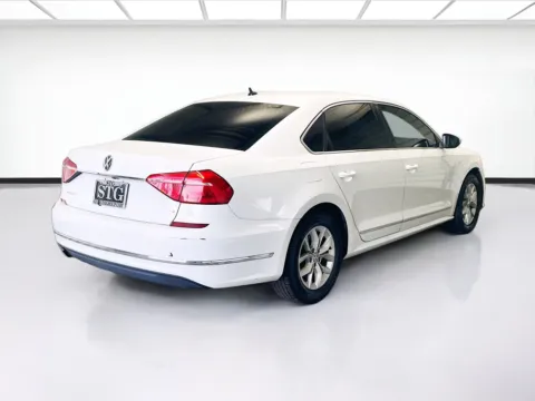 More photos of 2016 Volkswagen Passat 1.8T R-Line at KarGenie, CA