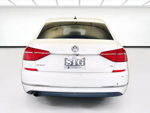 More photos of 2016 Volkswagen Passat 1.8T R-Line at KarGenie, CA