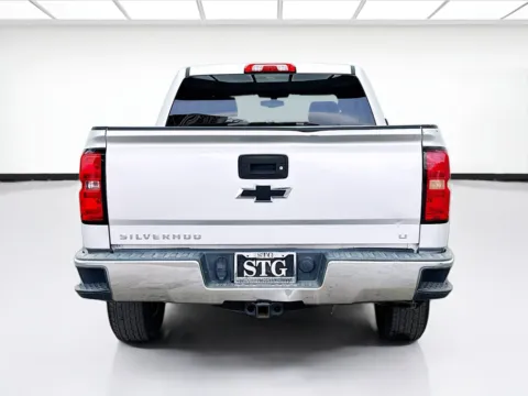 More photos of 2018 Chevrolet Silverado 1500 LT at KarGenie, CA