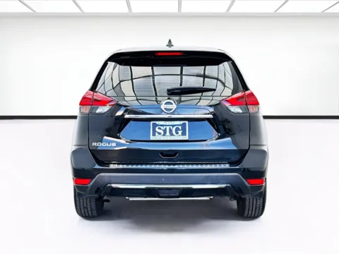 More photos of 2019 Nissan Rogue S at KarGenie, CA