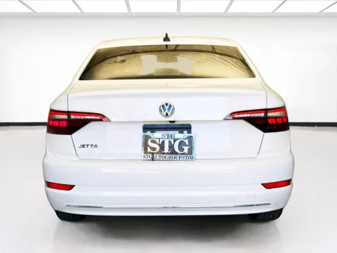 More photos of 2021 Volkswagen Jetta at KarGenie, CA