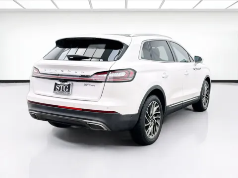 More photos of 2019 Lincoln Nautilus Reserve at KarGenie, CA