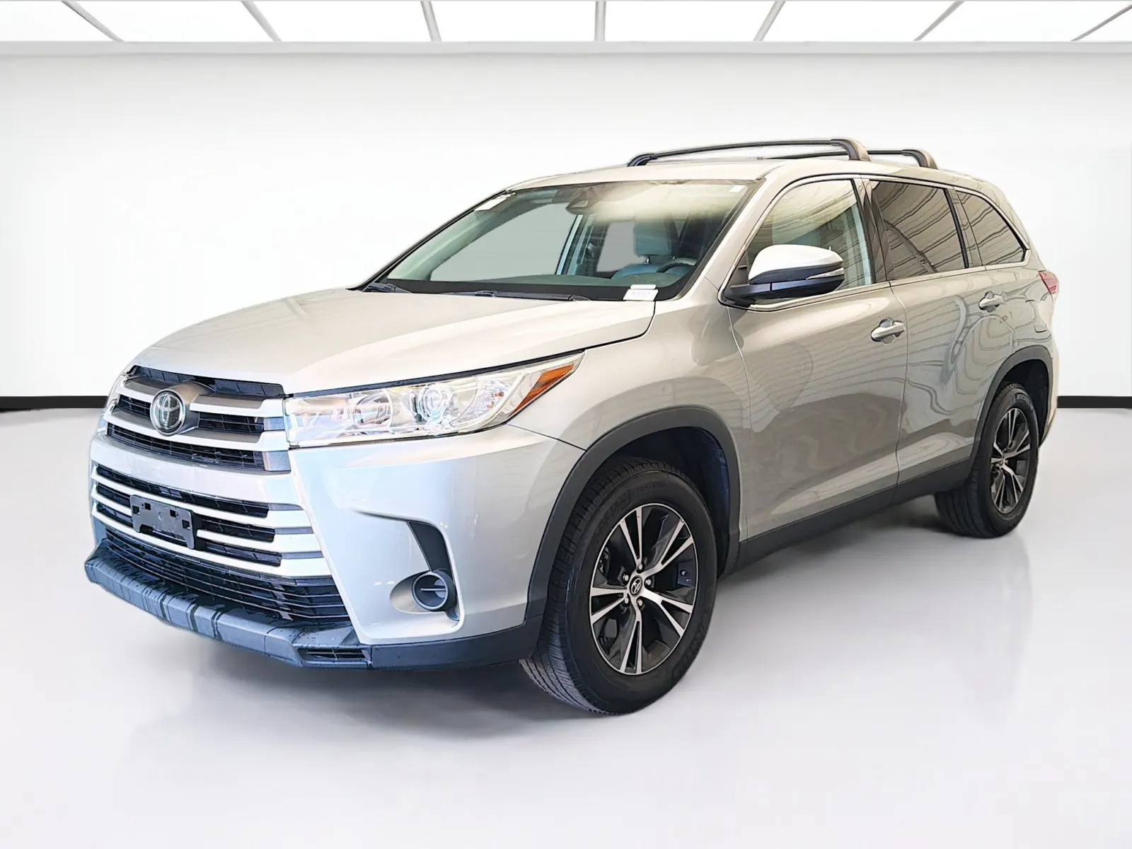2019 Toyota Highlander LE for sale in Fontana, CA
