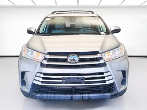 Photos of 2019 Toyota Highlander LE for sale in Fontana, CA at KarGenie
