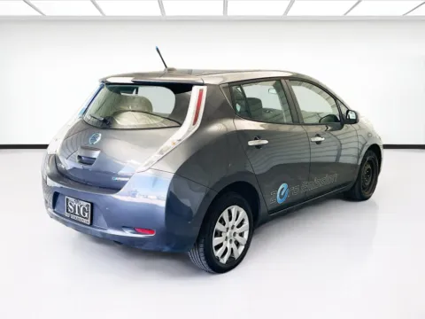 More photos of 2013 Nissan LEAF S at KarGenie, CA