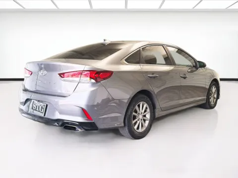 More photos of 2018 Hyundai Sonata Eco at KarGenie, CA