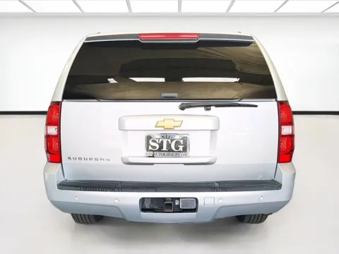 More photos of 2013 Chevrolet Suburban LT at KarGenie, CA