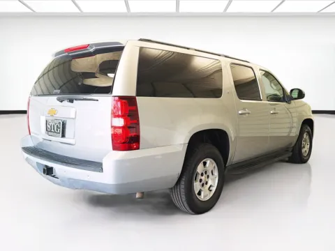 More photos of 2013 Chevrolet Suburban LT at KarGenie, CA