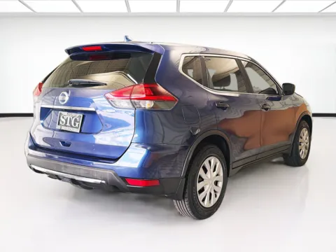 More photos of 2019 Nissan Rogue S at KarGenie, CA