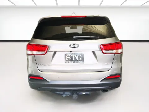 More photos of 2018 Kia Sorento LX at KarGenie, CA