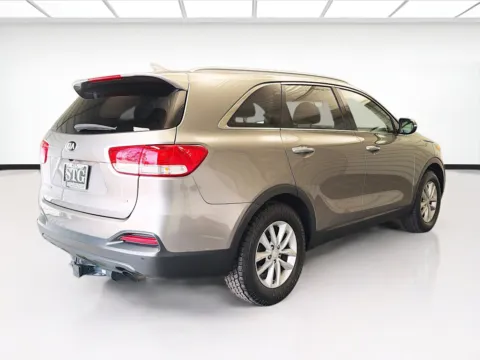 More photos of 2018 Kia Sorento LX at KarGenie, CA