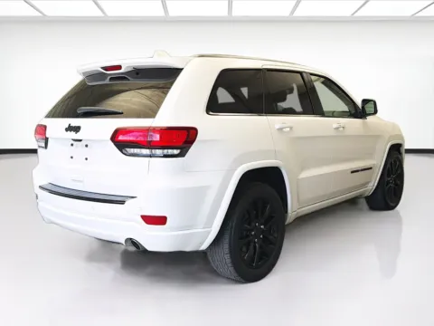 More photos of 2018 Jeep Grand Cherokee Altitude at KarGenie, CA