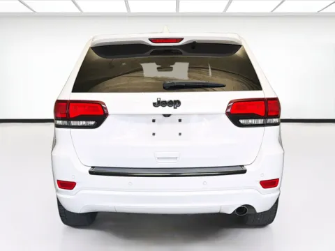 More photos of 2018 Jeep Grand Cherokee Altitude at KarGenie, CA