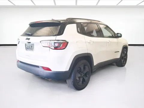 More photos of 2021 Jeep Compass Altitude at KarGenie, CA