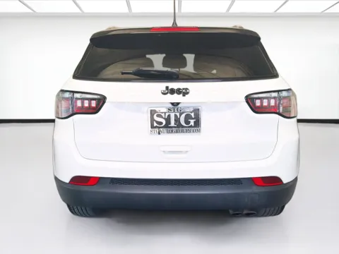 More photos of 2021 Jeep Compass Altitude at KarGenie, CA