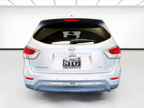 More photos of 2016 Nissan Pathfinder SV at KarGenie, CA