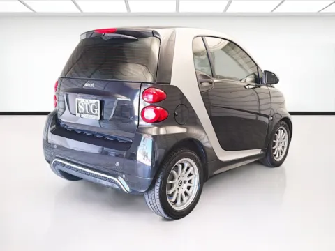 More photos of 2013 smart fortwo at KarGenie, CA