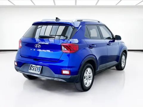 More photos of 2020 Hyundai Venue SEL at KarGenie, CA