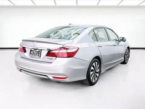 More photos of 2017 Honda Accord Hybrid Touring at KarGenie, CA